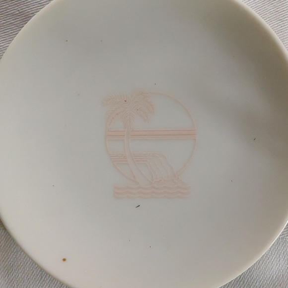 🌷‼️5/$20 -  Ceramic Souvenir Trinket 4" Plate, Palm Tree & Wave w/ Stand - Picture 6 of 6